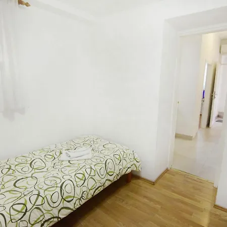 Practical Family With Outdoor Area Apartmán *